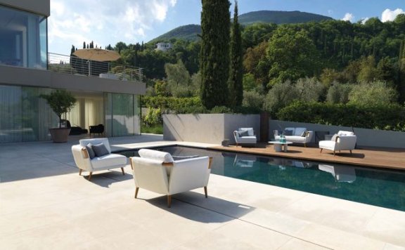 2022 米兰设计周：Flou 的户外家具系列首次亮相