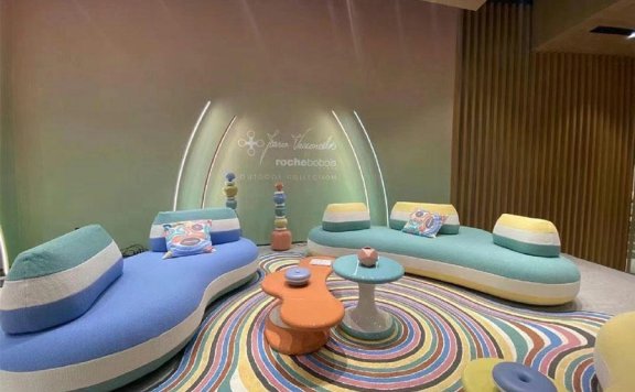 罗奇堡（Roche Bobois）：在2023米兰家具展上玩转色彩，感受浪漫的法式精灵